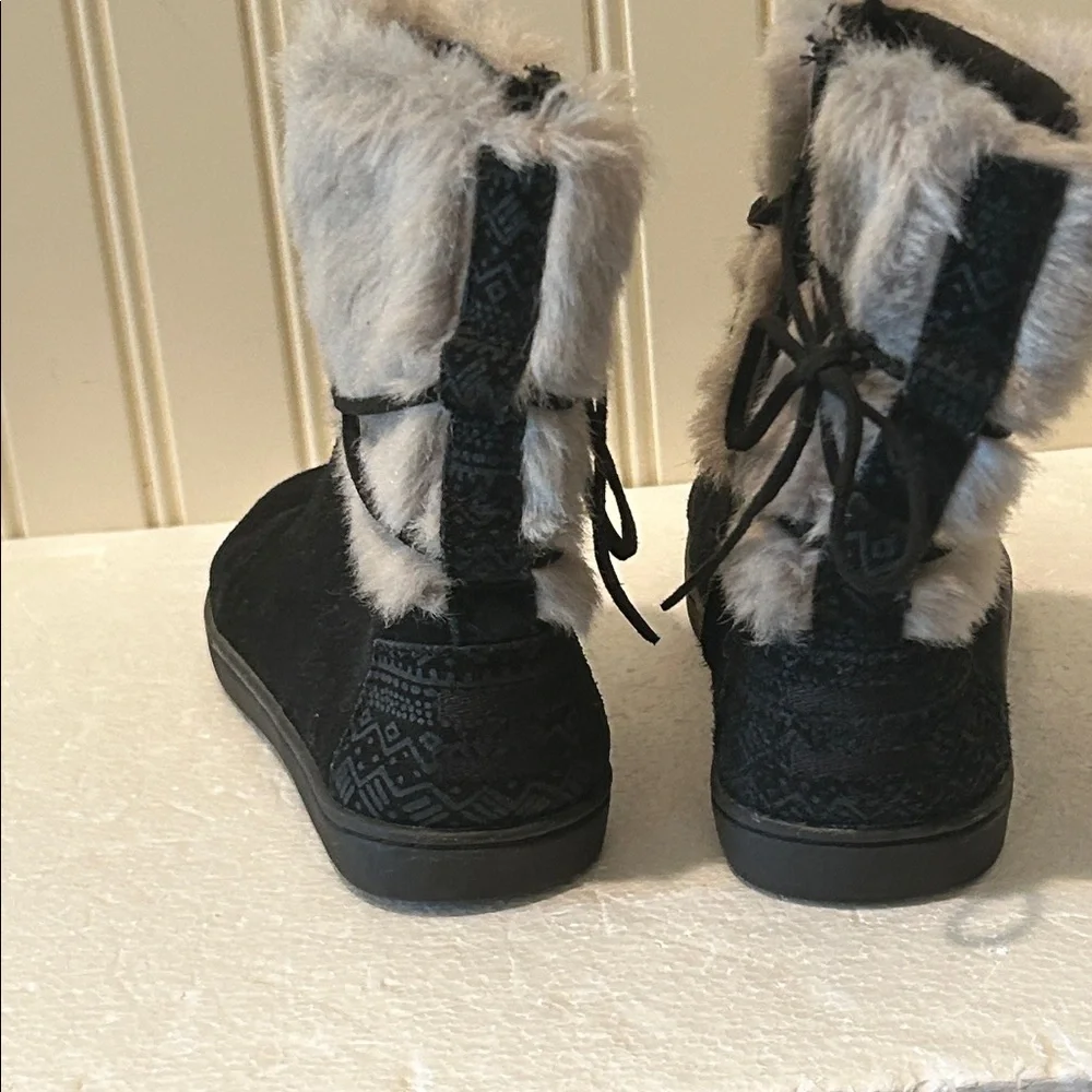 Toms kids Suede Nepal Eskimo style Faux Fur Boots ZipUp wrap around cord Size 2